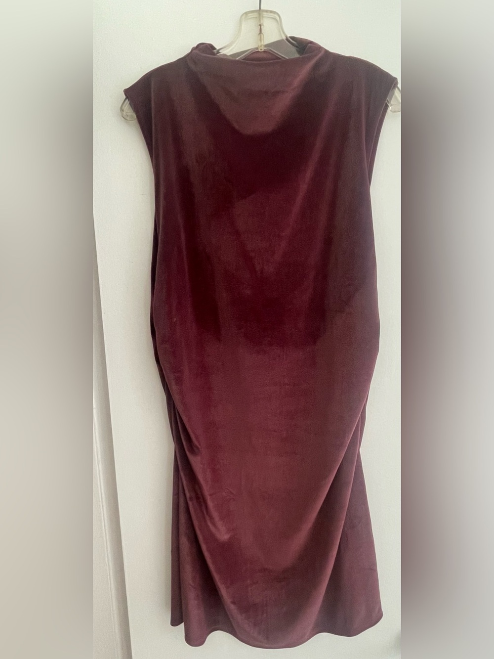Sleeveless Velvet Midi Dress in Burgundy/Deep Purple